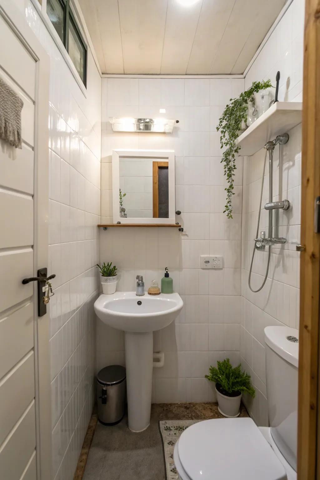 White panels in a small bathroom, creating a serene and minimalist atmosphere.