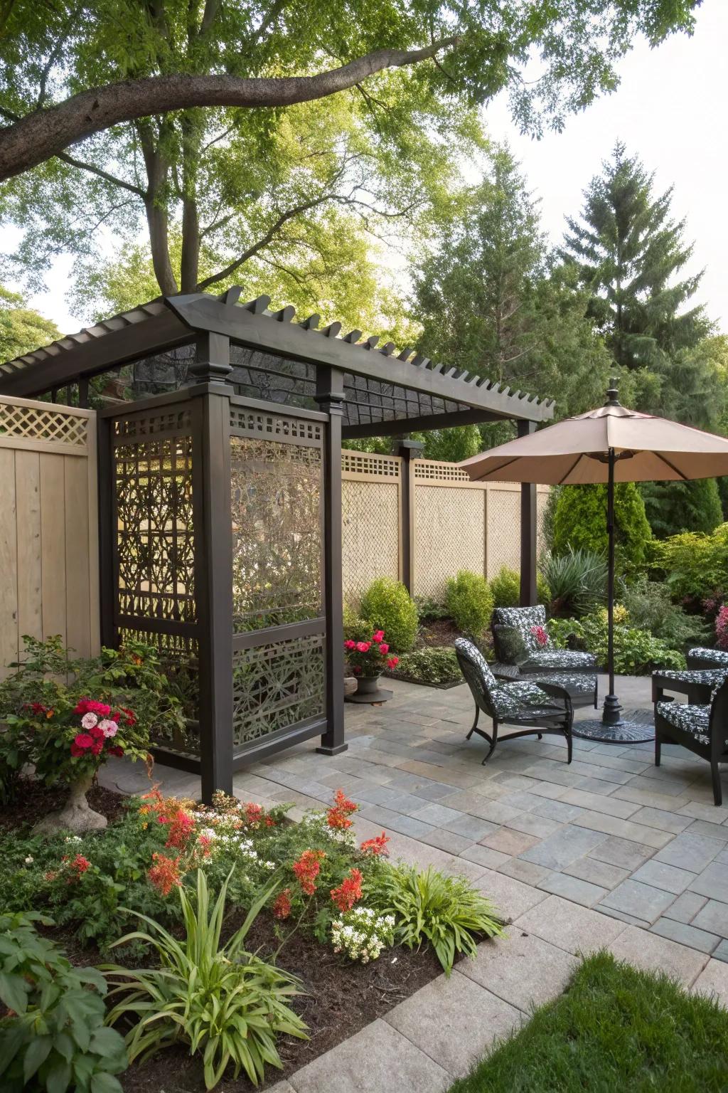 A privacy screen creates a hidden oasis under a small pergola.