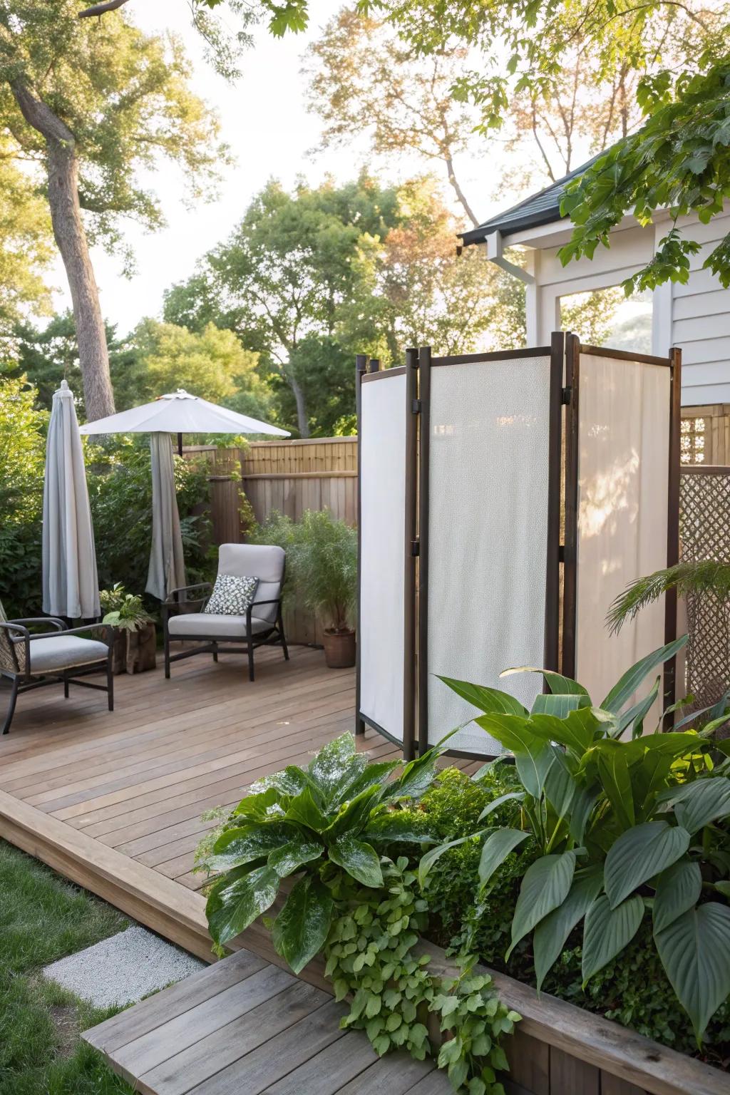 Stylish portable screens offering adaptable privacy solutions.