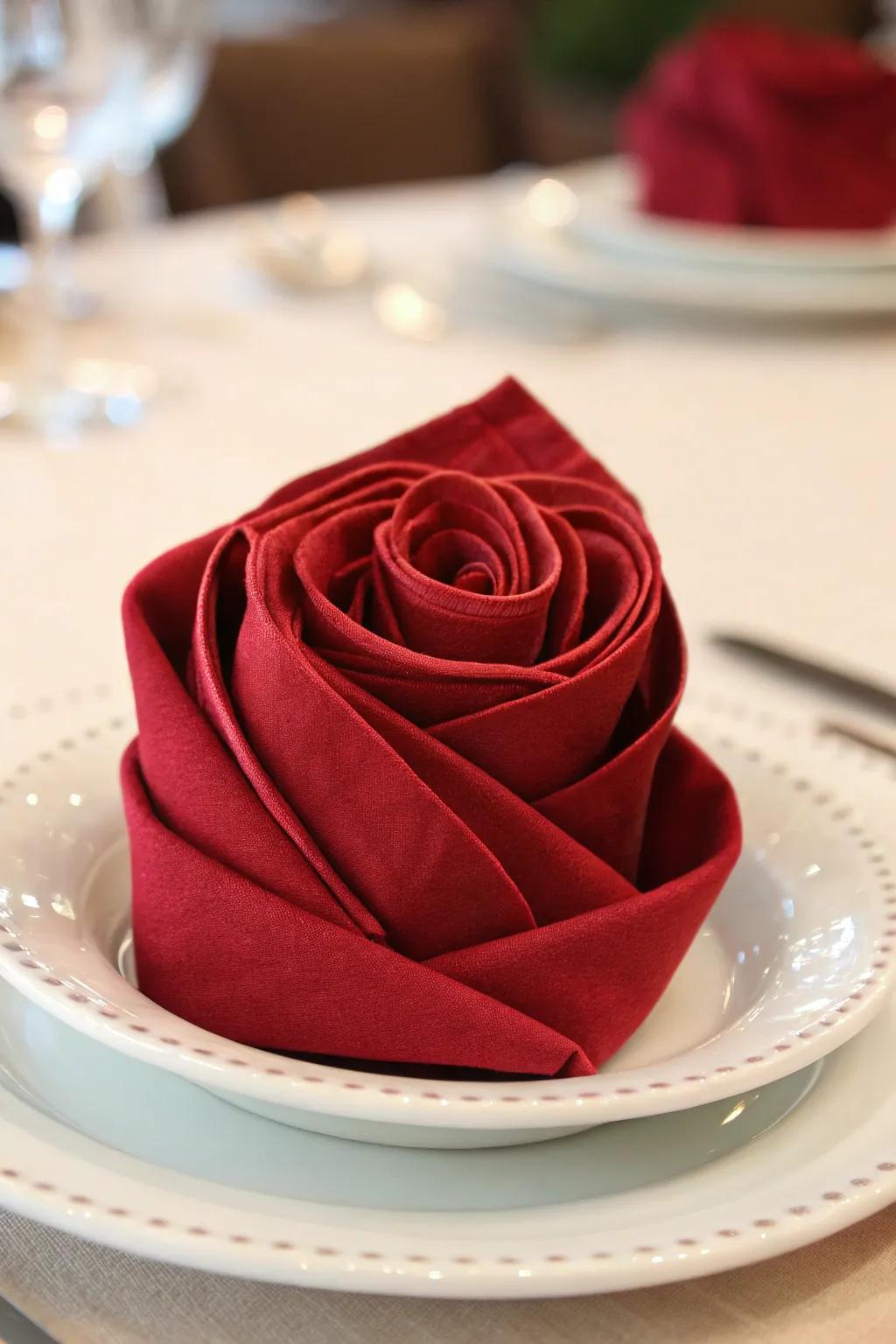 A charming rose fold to enchant your guests.