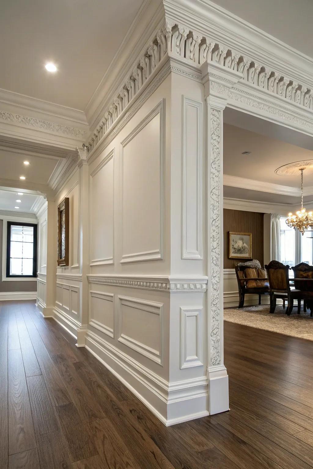 A room displaying large crown molding alongside baseboards, for a comparative design insight.